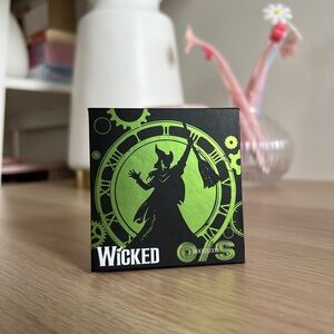 One Size X Wicked Highlighting Powder - Defying Gravity